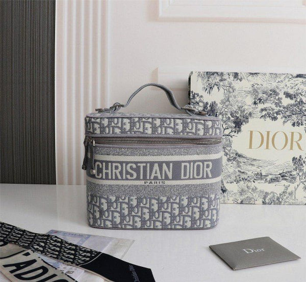 dior make up bag