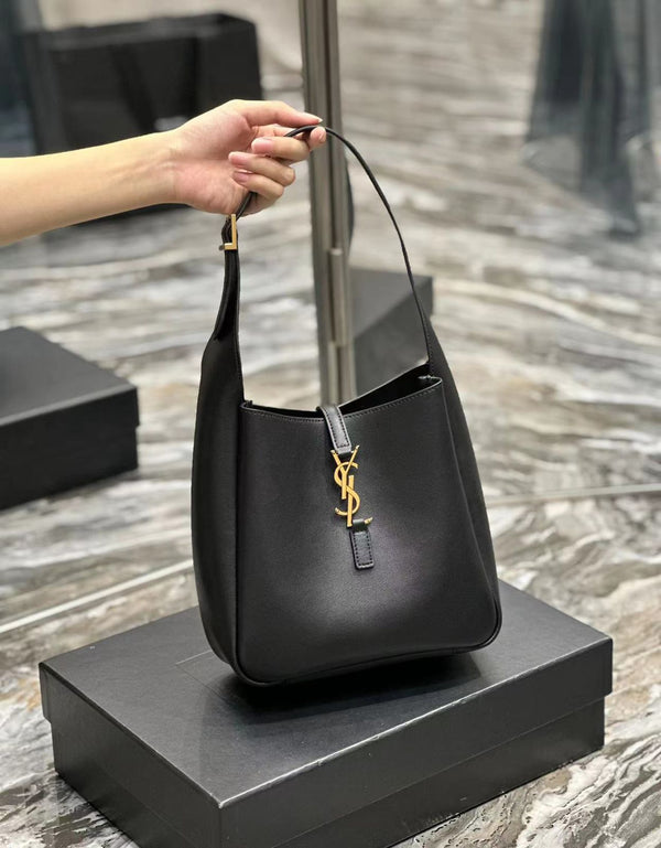 SAINT LAURENT Black leather shoulder bag