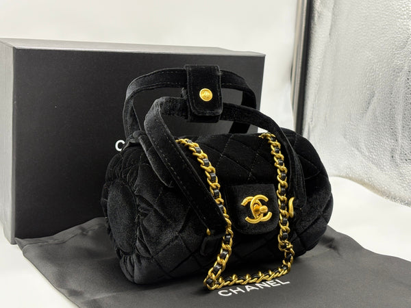 Chanel mini suede Handbag in Classic Black